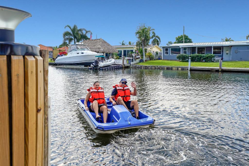 Výhled na řeku, která protéká v blízkosti prázdninového domu