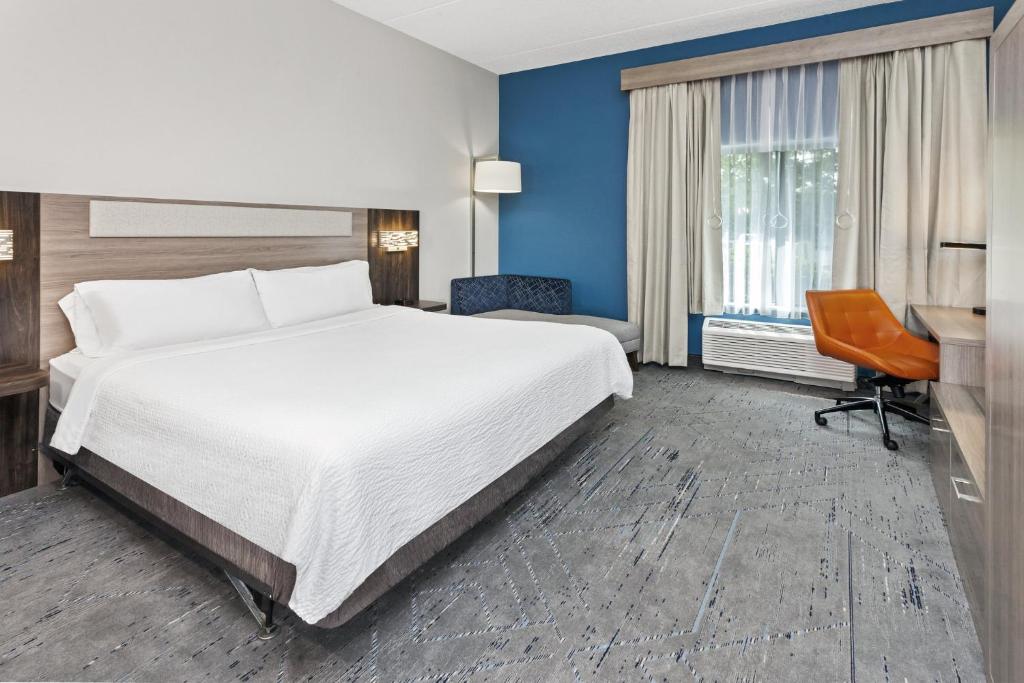 Holiday Inn Express & Suites Chicago West-O'Hare Arpt Area by IHG photo