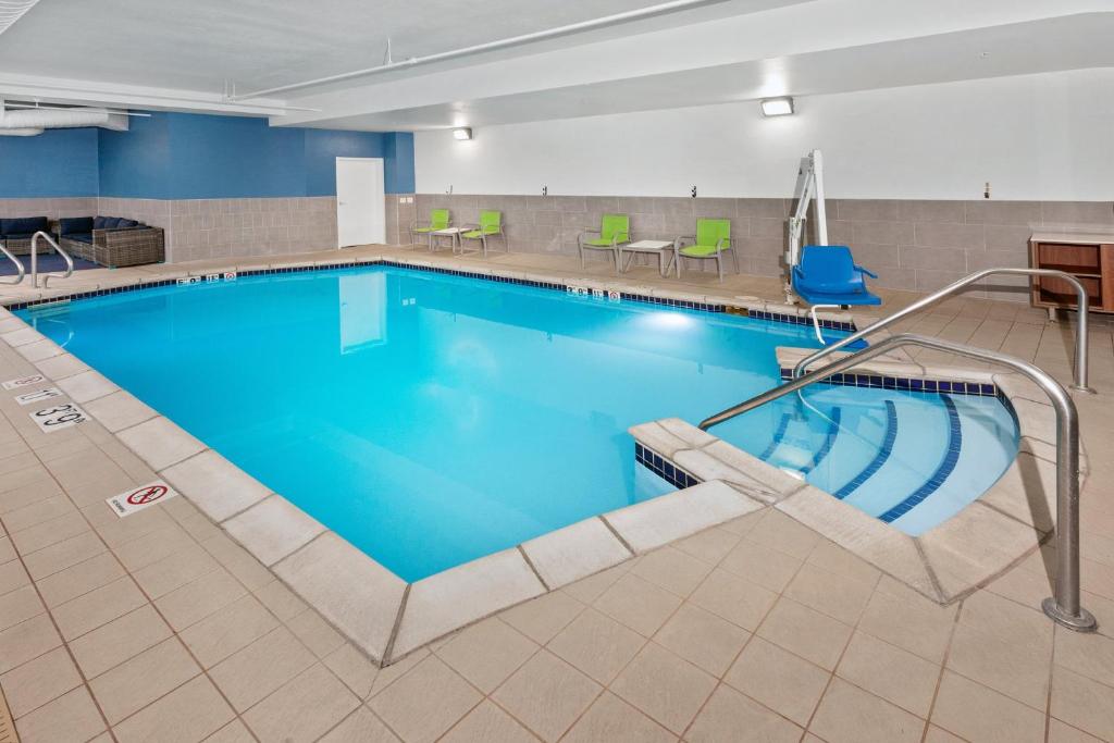 Holiday Inn Express & Suites Chicago West-O'Hare Arpt Area by IHG photo