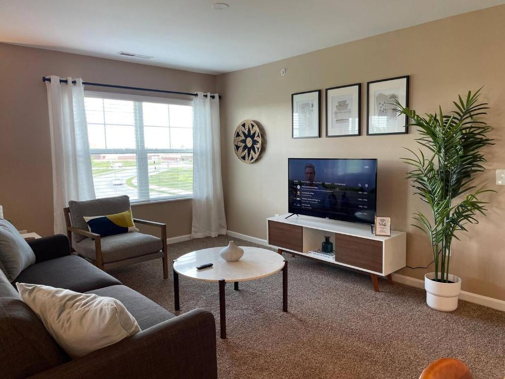 a living room with a couch and a tv at Retreat At The Charles Top Floor Gated Parking in Dublin