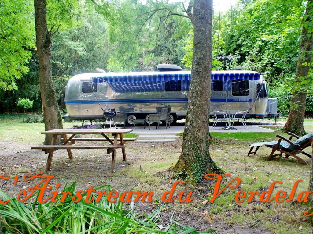 Zahrada ubytování Escapade insolite dans une Airstream vintage en Anjou - FR-1-622-111