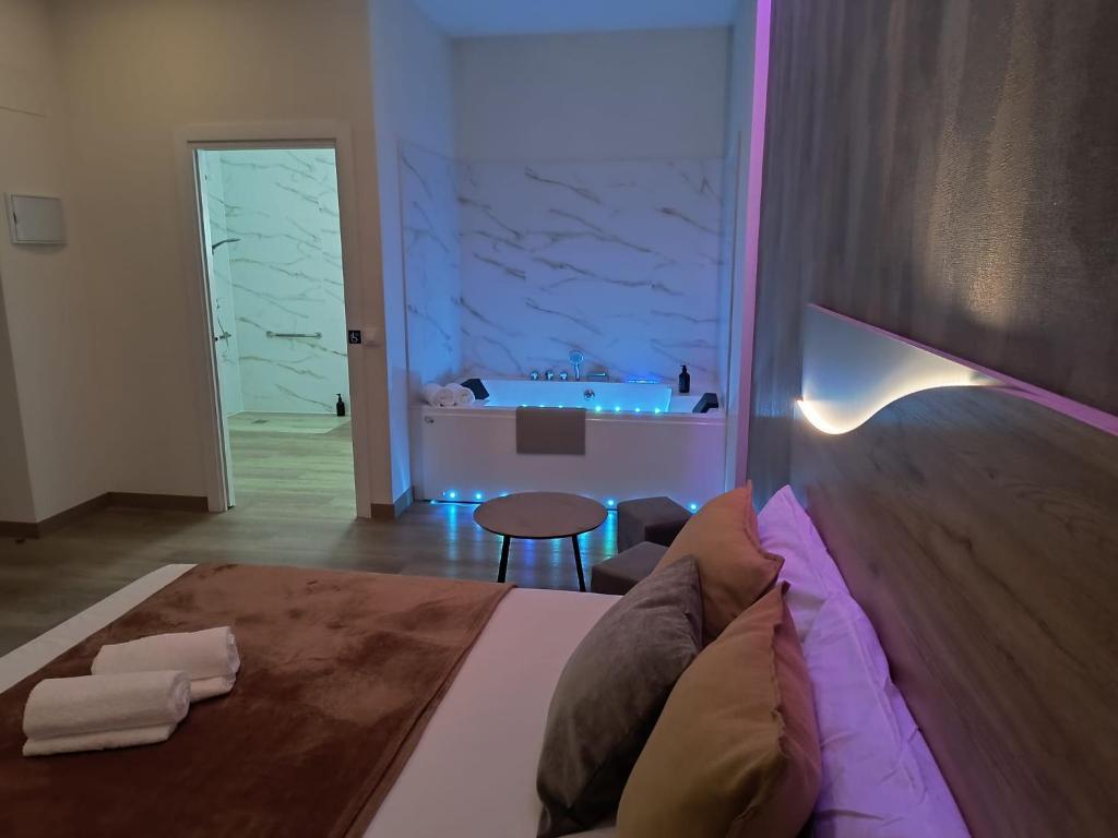 
Deluxe Suite with Spa Bath
