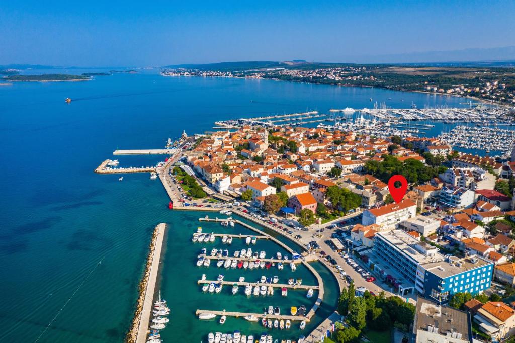 Apartments by the sea Biograd na Moru, Biograd - 24580