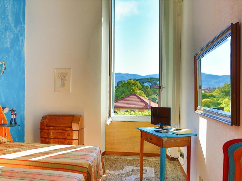 Nespecifikovaný výhled na hory nebo výhled na hory při pohledu z hotelu