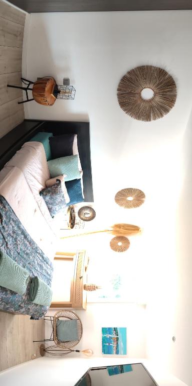 En eller flere senge i et værelse på Appartement au Grau du roi