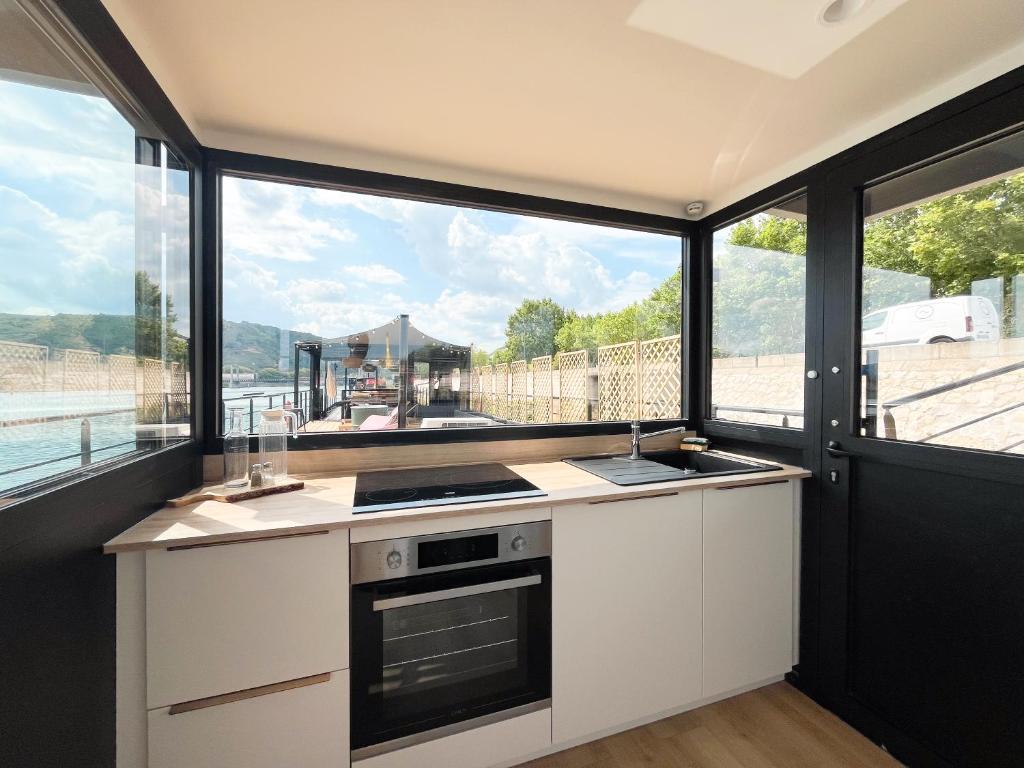 Péniche Hisseo Tain-l'Hermitage Vue Rhône, Clim, Terrasse - Studio With Terrace