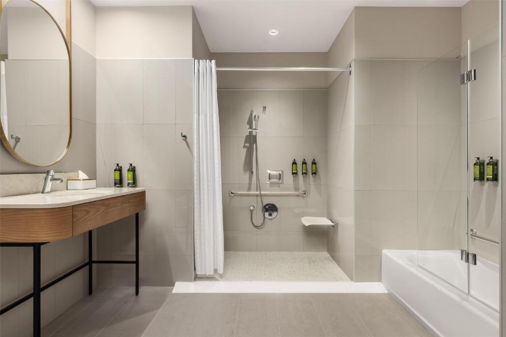
King Room with Roll-In Shower - Mobility Access
