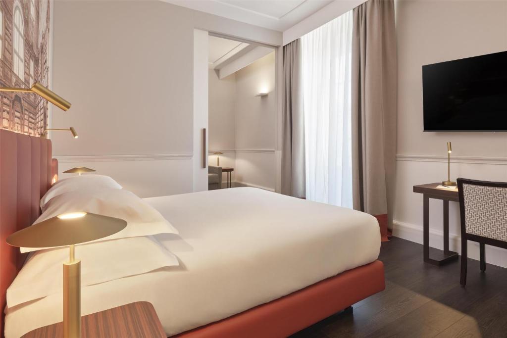 Palazzo Caracciolo Naples - Resim 10