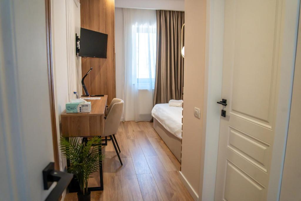 
Deluxe Single Room
