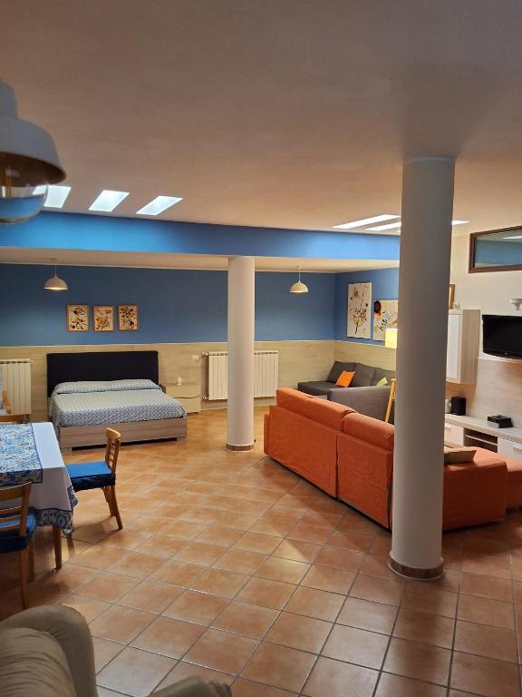 a living room with a couch and a bed at SantuMasi Bed & Breakfast in Gallipoli