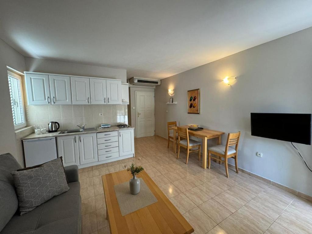 Illyrian Resort - Apartamento De Un Dormitorio Con Vistas Al Parque