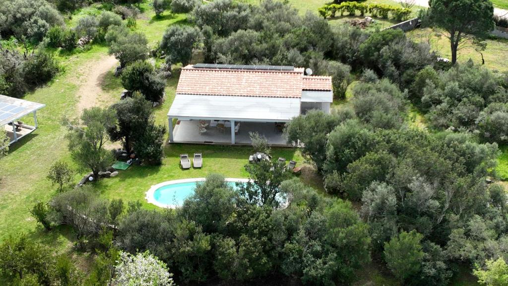 an aerial view of a house with a swimming pool at Exclusive Villa Bianca in Cugnana