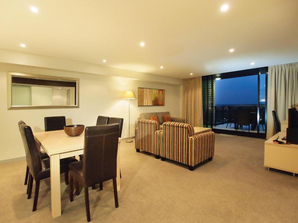 Oaks Adelaide Horizons Suites - Resim 22