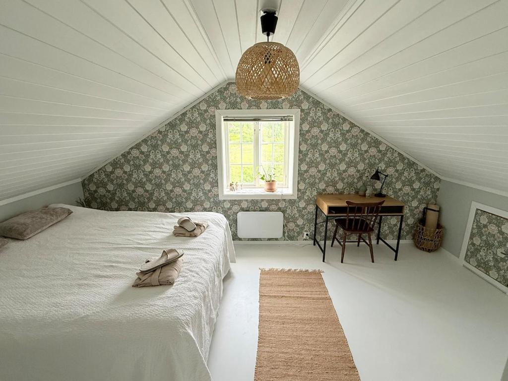 Postel nebo postele na pokoji v ubytování Farm stay at Løkka farm