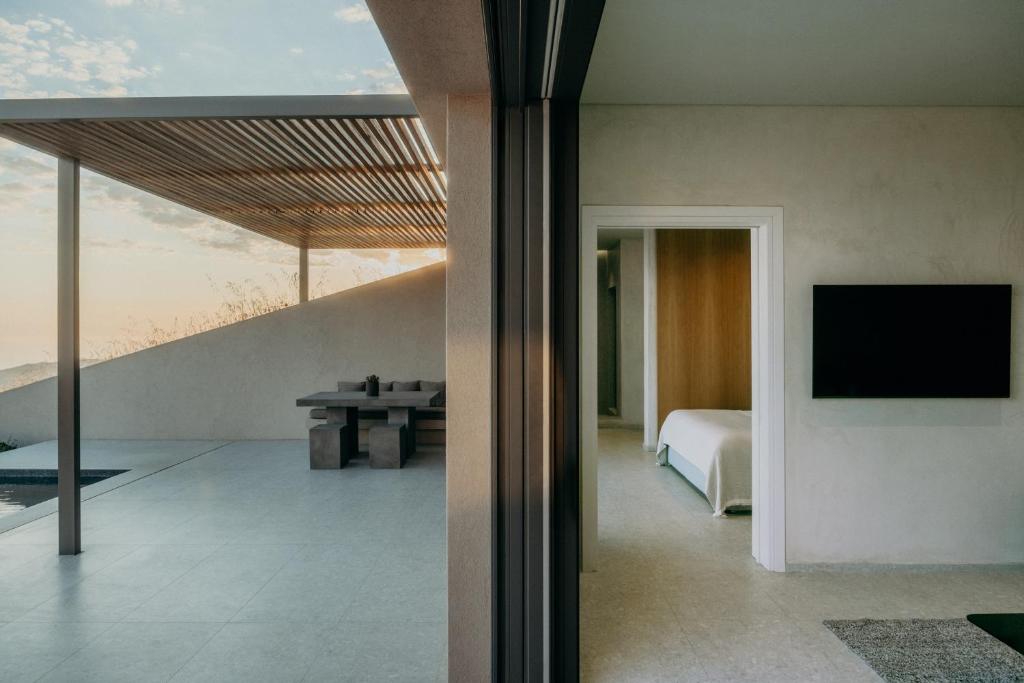 Santorini Sky, Luxury Resort - 12