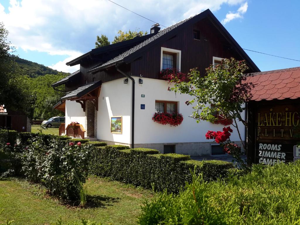 Κήπος έξω από το Lake House