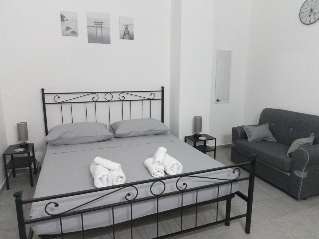 a bedroom with a bed with towels on it at Apulian Bluemoon House in Molfetta