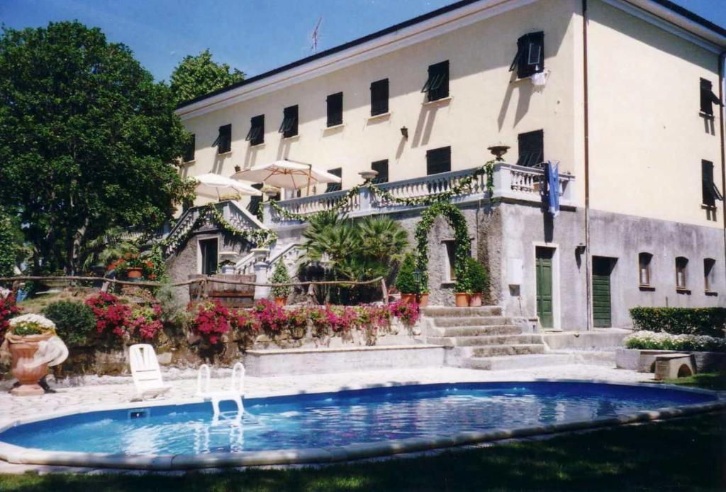 Πισίνα στο ή κοντά στο Villa Pini