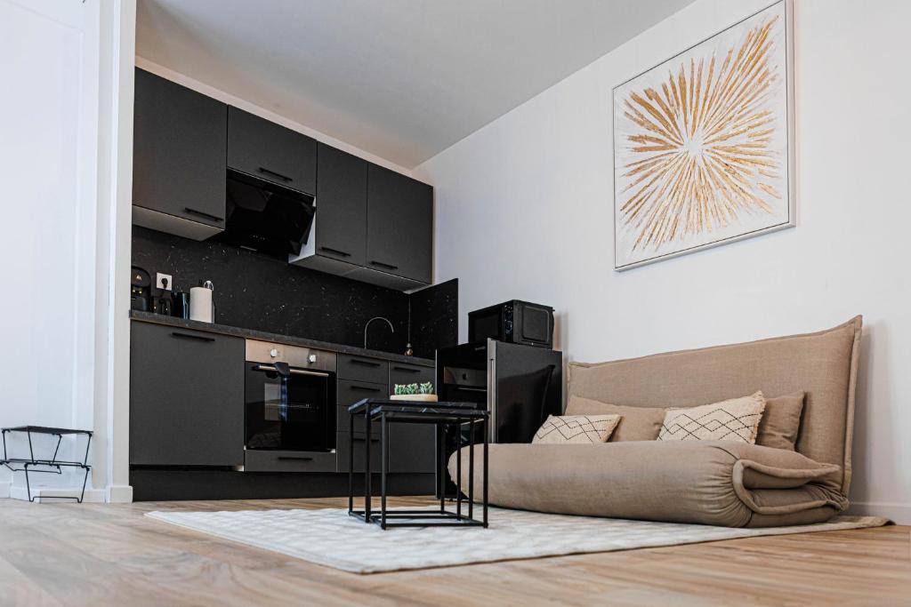 Kuchyň nebo kuchyňský kout v ubytování Le Soleil Cormeillais