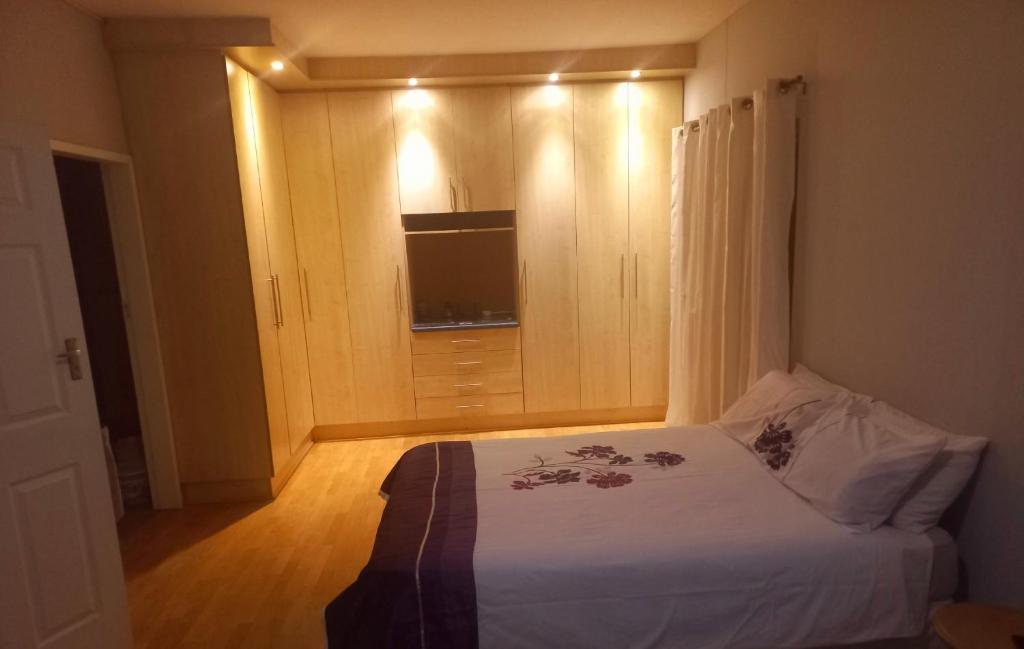 Ένα ή περισσότερα κρεβάτια σε δωμάτιο στο Bridge Haven Homestays