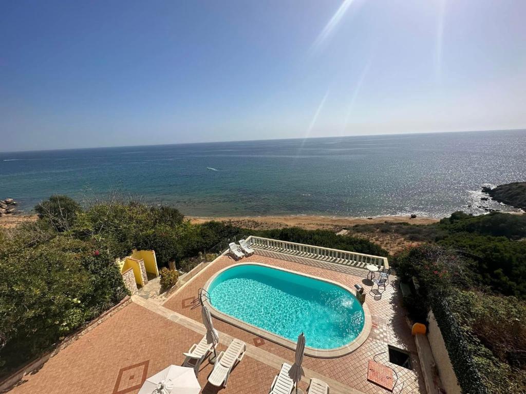 an overhead view of a swimming pool and the ocean at Casa Elvira in Isola Capo Rizzuto