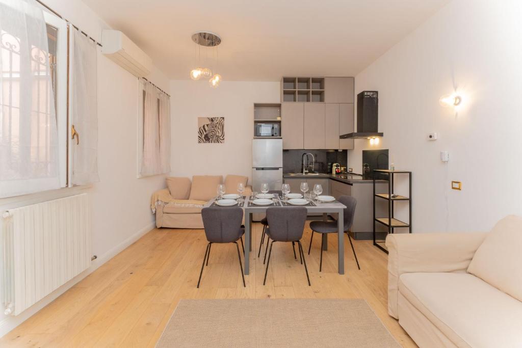 New Exclusive Apartment FONDAZIONE PRADA Tram to Duomo