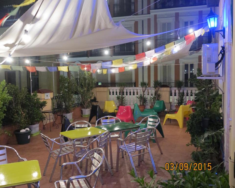 Un restaurante o sitio para comer en Barbieri Sol Hostel