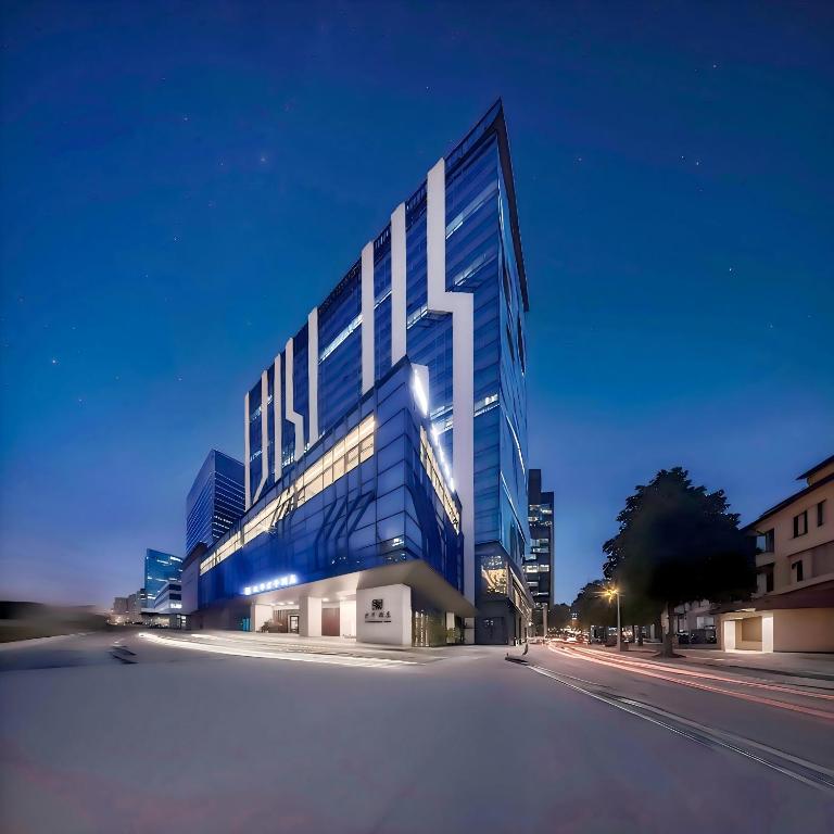 un grande edificio blu con il numero sopra di SSAW Boutique Hotel Ningbo CBD a Ningbo