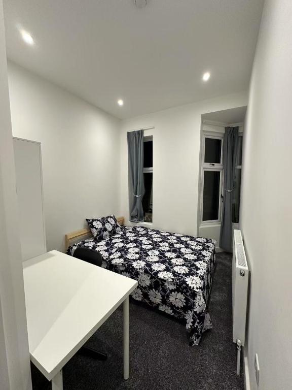 City Stays at St Patricks - Private Ensuites - Double Room With Private Bathroom
