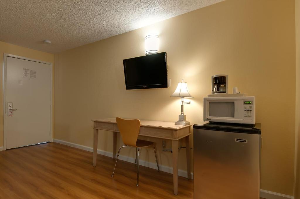 Kuchyň nebo kuchyňský kout v ubytování Vagabond Inn Bakersfield South