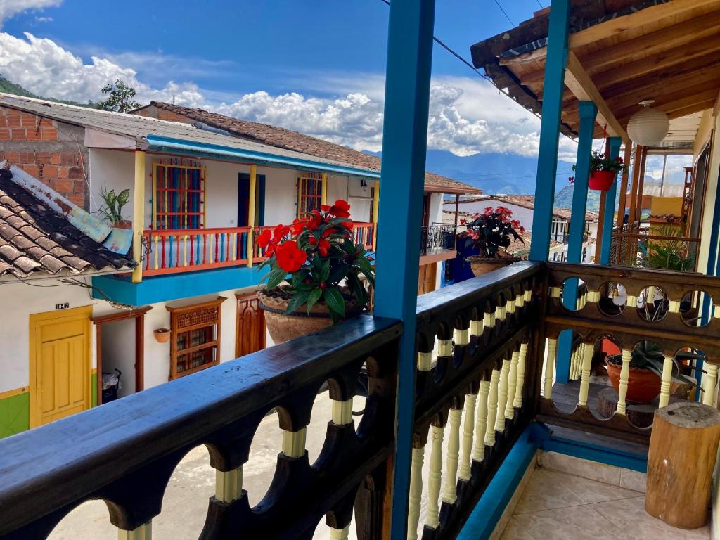 a balcony of a house with flowers on it at Habitación Charco Corazón in Jardin