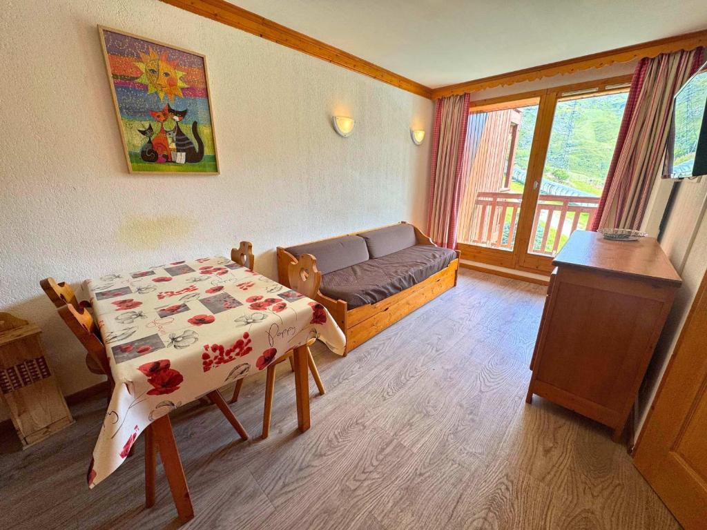 Istumisnurk majutusasutuses Appartement pour 4 pers. aux Menuires avec balcon et casier à skis - FR-1-452-253