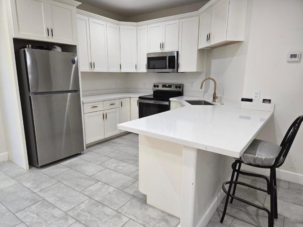 Η κουζίνα ή μικρή κουζίνα στο Casita in back house Not a hotel shared living