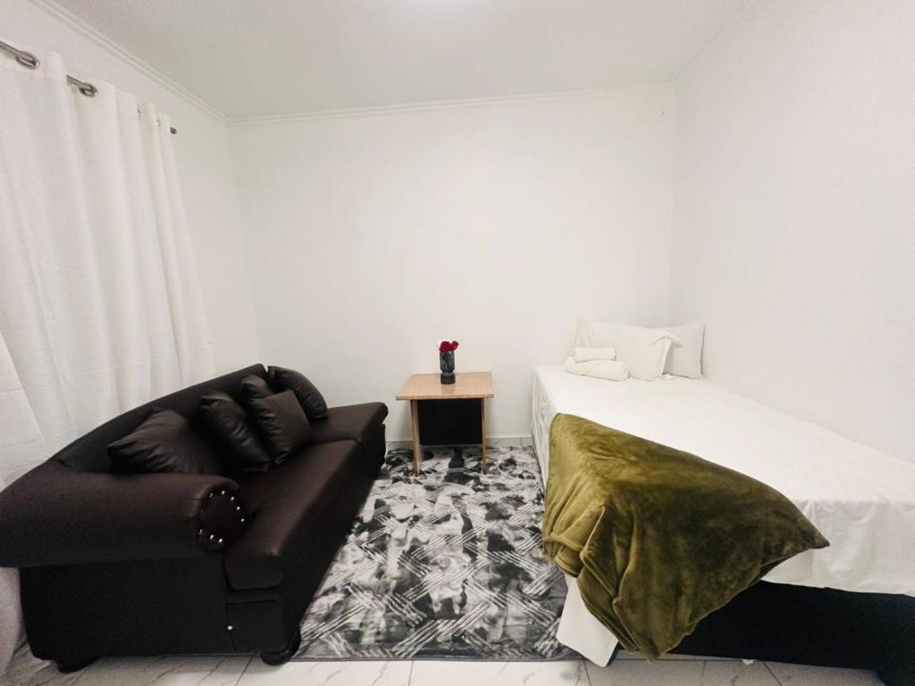 Uma área de estar em Urban Nest Khomasdal