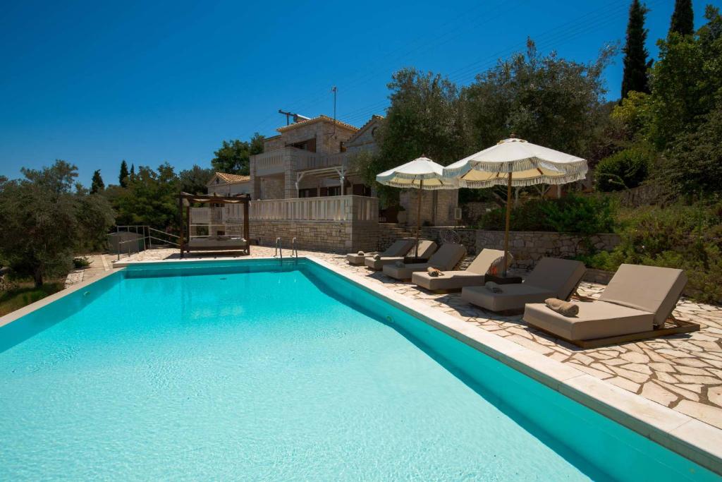 Πισίνα στο ή κοντά στο Villa Ionia with pool and sea view