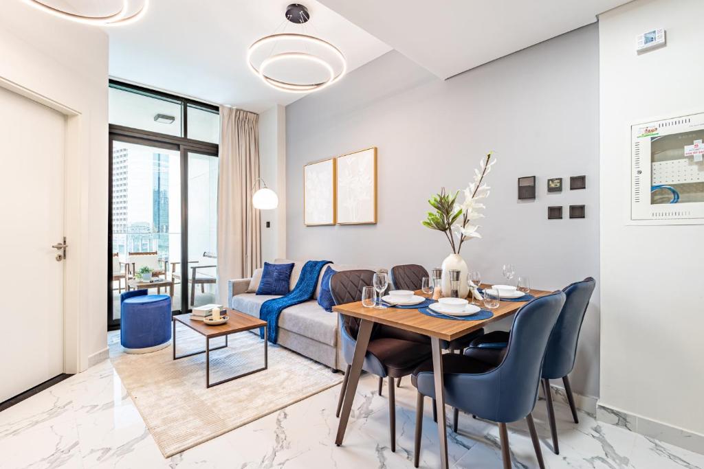 Full Canal Views - 5 min walk from ADGM, Cleveland & Galleria - Ideal for Corporate Guests & Business Professionals - Huge Balcony 휴식 공간