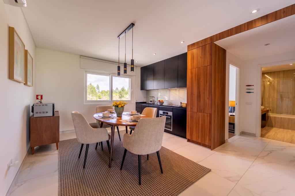 New Luxury Apartment, Sea View with Pool & Gym 3