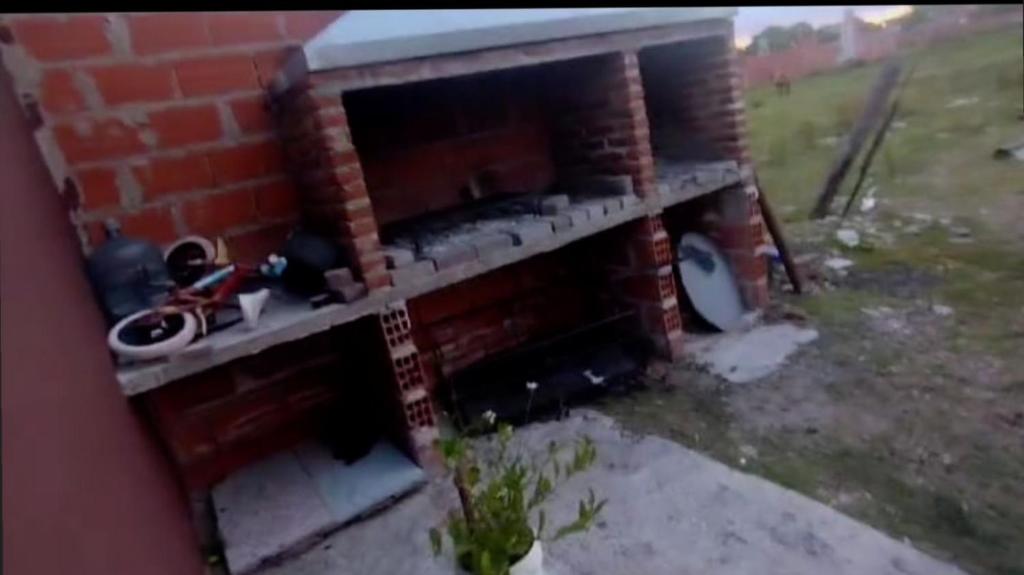 a brick building with a fireplace next to a brick wall at junior alquileres in San Clemente del Tuyú