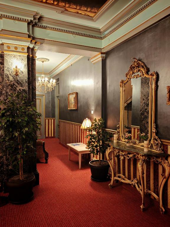 Noblesse Palace Old Town by NF - Resim 10