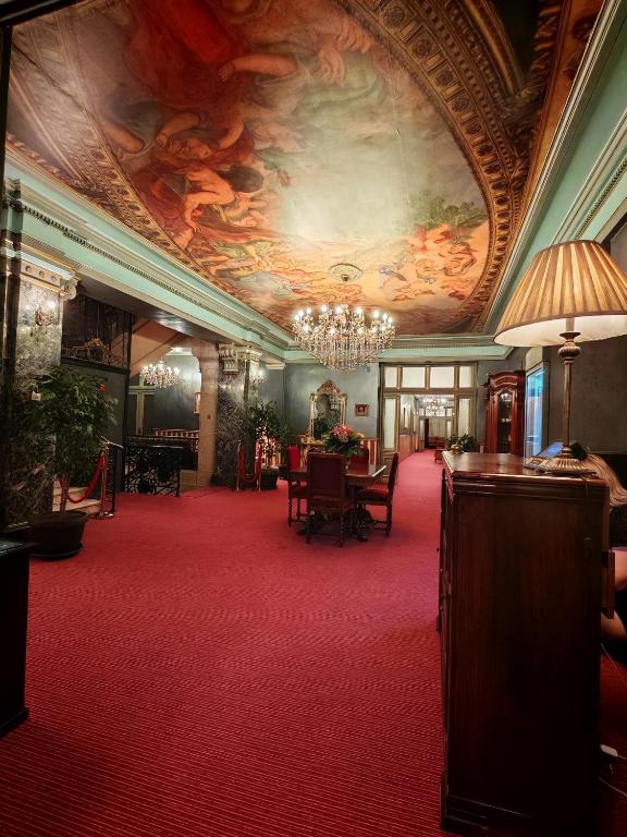 Noblesse Palace Old Town by NF - Resim 1