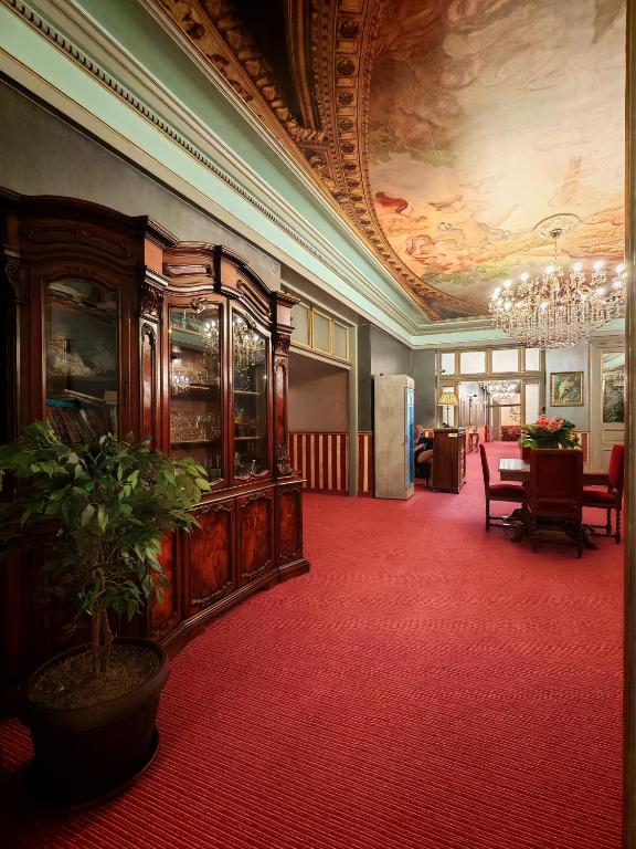 Noblesse Palace Old Town by NF - Resim 20