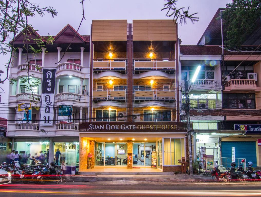 Photo de la galerie de l'établissement Suan Dok Gate Guesthouse, à Chiang Mai