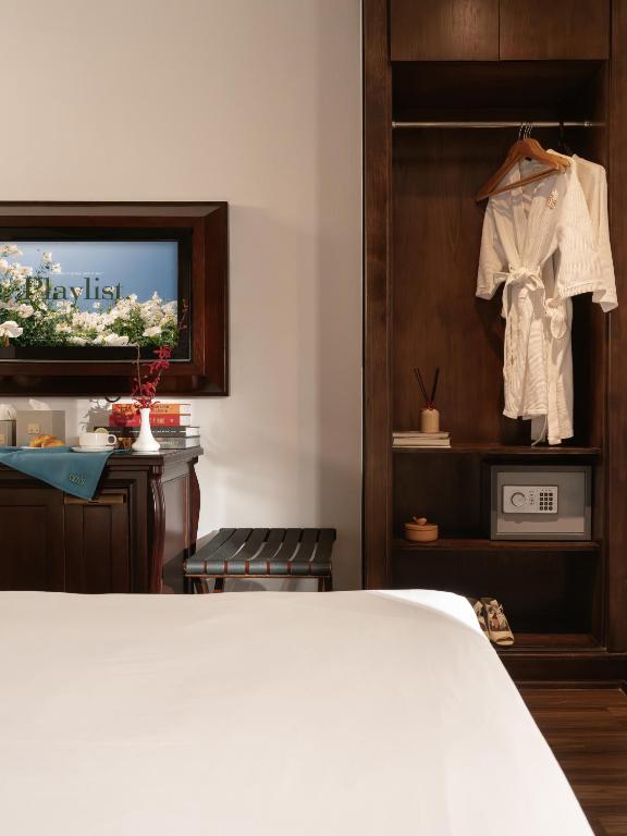 Superior Twin Room No Window (Daily free Minibar & (1) time Afternoon Tea)