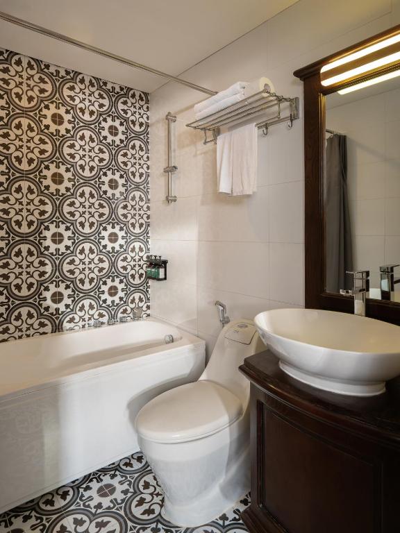 Superior Twin Room No Window (Daily free Minibar & (1) time Afternoon Tea)