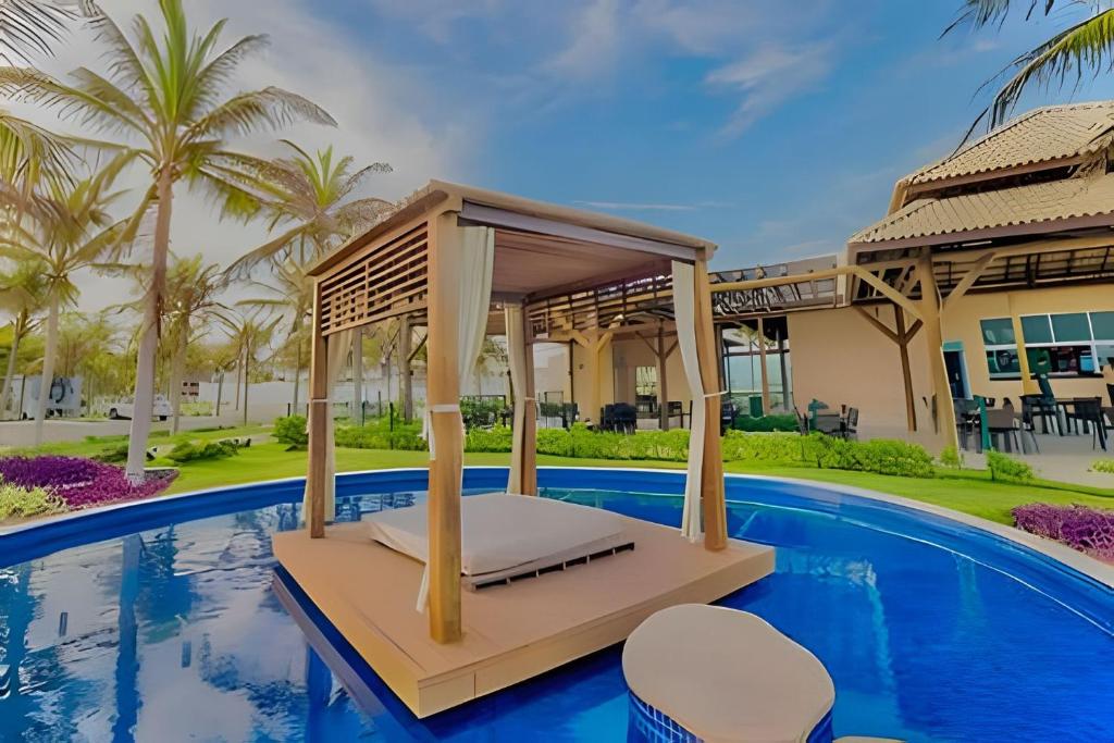 Kolam renang di atau dekat dengan Cobertura Premium com Jacuzzi no GolfVille Resort Por Casamarinn