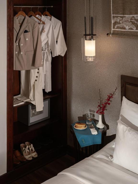 Connecting Room (Daily free Minibar & (1) time Afternoon Tea)