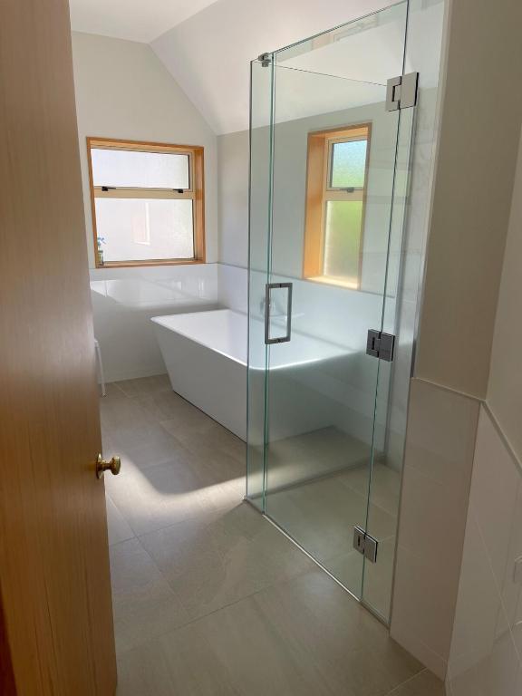 Breathtaking views of Lake Taupo - Resim 13