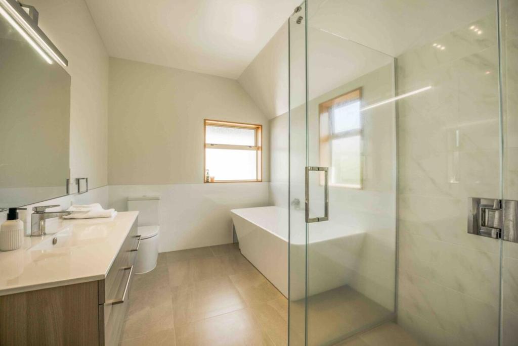 Breathtaking views of Lake Taupo - Resim 7