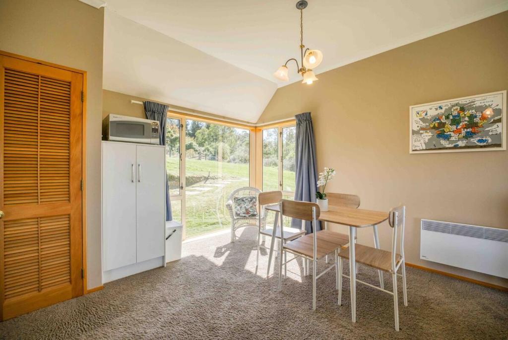 Breathtaking views of Lake Taupo - Resim 4