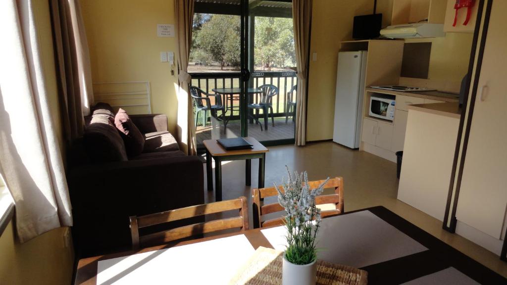 Una cocina o zona de cocina en Kangaroo Island Cabins